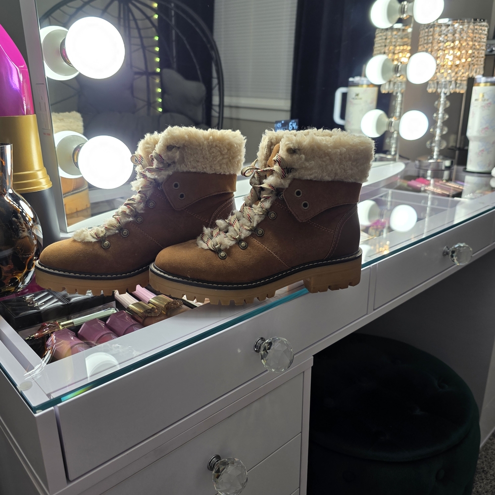 Cozy Tan Fur-Lined Winter Boots